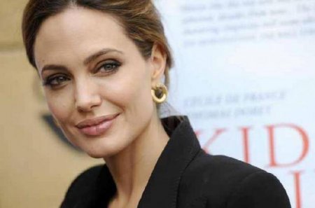 СМИ: Анжелина Джоли ушла от Брэда Питта к восточному миллионеру