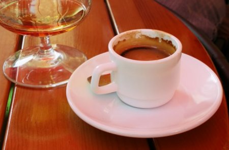 Исследование показало почему нельзя смешивать кофе и алкоголь