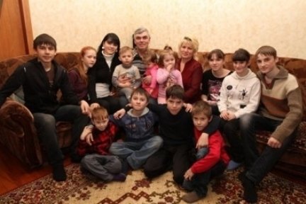 33 ребенка и 25 внуков - мать-героиня из Мелитополя получила государственную награду