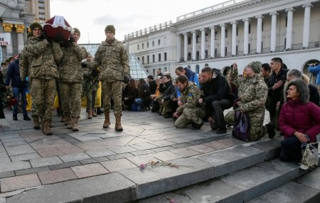 На Майдане простились с двумя погибшими бойцами АТО: фото