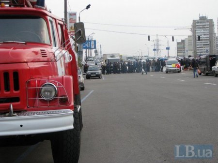 В Киеве предприниматели жгли шины, выражая протест против сноса рынка: фото