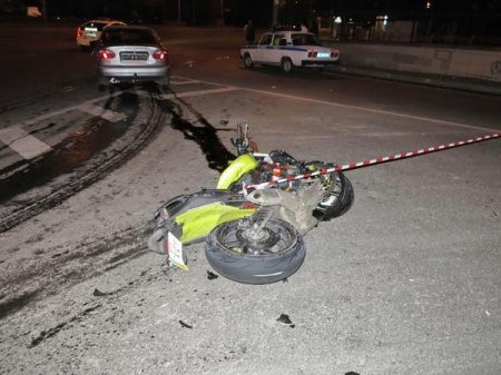 В Киеве вследствие ДТП погиб мотоциклист: фото