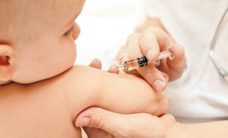 Вакцина АКДС вызывает серьезные осложнения у детей