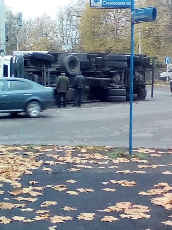 В Ивано-Франковске перевернулся грузовик "МАН"