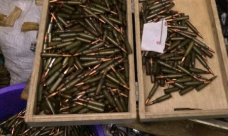 В Киеве в гаражном боксе найден огромный арсенал оружия: фото