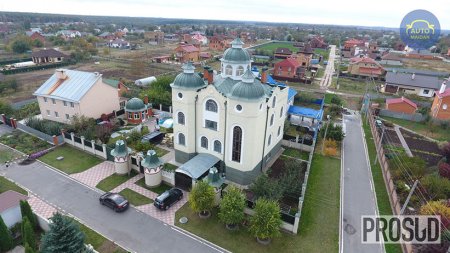 Полтавский судья выстроил себе дом, похожий на церковь. ФОТО