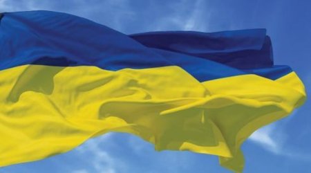 Украинцы требуют наказать виновных за сожжение украинского флага в Польше
