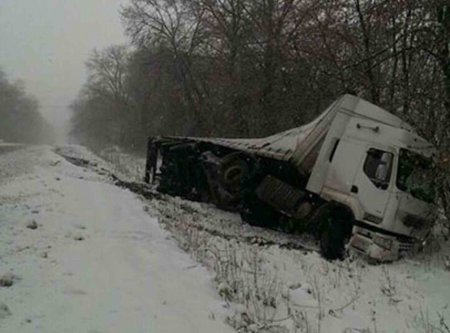 Непогода в Украине приводит к массовым авариям и задержке в поездках