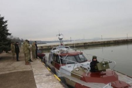 Мариупольские пограничники получили в пользование новый скоростной катер отечественного производства. ФОТО
