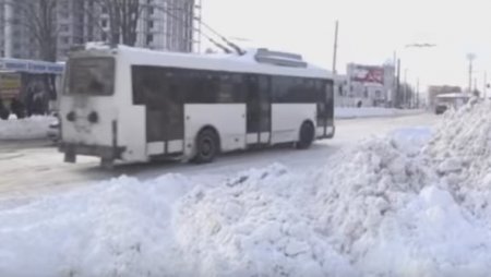 Жителей Тернополя освободили от платы за проезд в троллейбусах