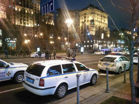 В годовшину Евромайдана спустя три года в центре столицы снова собираются люди: фото