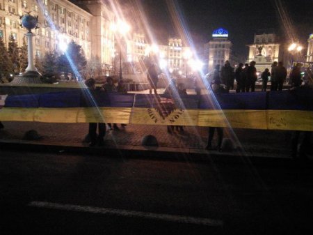 В годовшину Евромайдана спустя три года в центре столицы снова собираются люди: фото