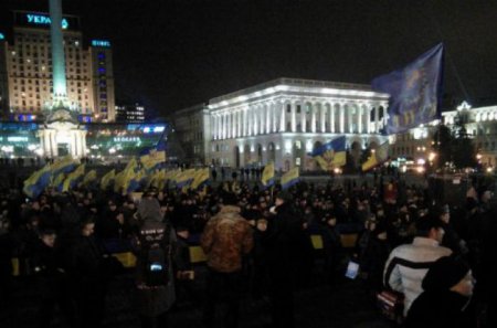 В годовшину Евромайдана спустя три года в центре столицы снова собираются люди: фото