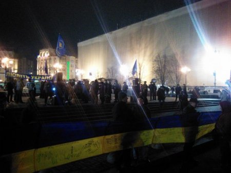 В годовшину Евромайдана спустя три года в центре столицы снова собираются люди: фото