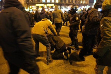 На Майдане столкнулись представители "Правого сектора" и полиция