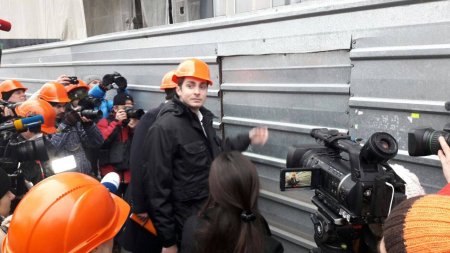 В Киеве начался демонтаж надстройки на здании Киевских профсоюзов. ФОТО