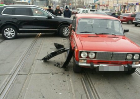 В Днепре в результате ДТП пострадало сразу два Porsche