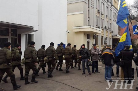 В Киеве активисты устроили пикет под зданием МВД: фото