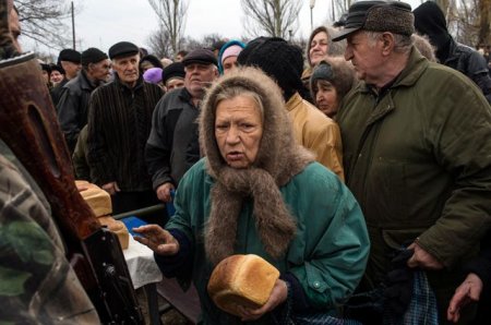 СМИ: Пенсионеров, живущих в оккупированном Донецке, поставили перед жестким выбором