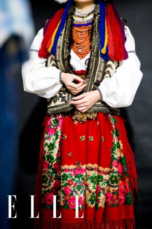 Тина Кароль примерила на себя украинский свадебный костюм начала XIX века. ФОТО