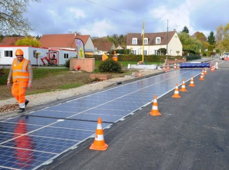 Во Франции асфальт на дорогах предложили заменить солнечными панелями