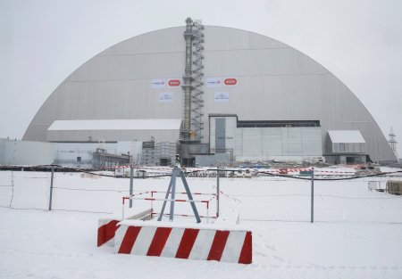 Чернобыльский реактор накрыли уникальным саркофагом
