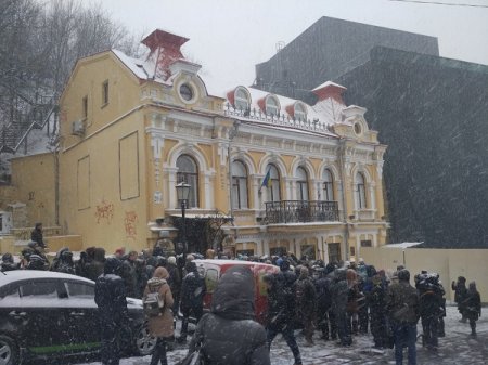 Театр на Андреевском спуске открывали под крики "Ганьба!" и "Браво!" ВИДЕО