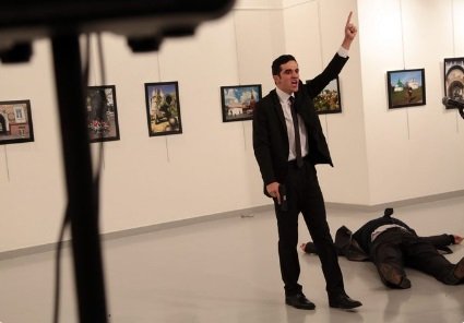 Турецкие правоохранители убили нападавшего, который стрелял в посла РФ в Анкаре