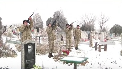 В Запорожской области простились с 33-летним воином АТО, погибшим на Светлодарской дуге. ВИДЕО