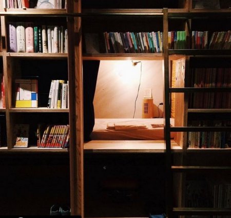 Сон среди 3 000 книг: в Японии открылся хостел в библиотеке