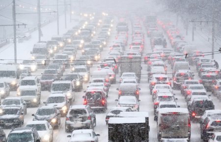 Из-за снегопада в Киев ограничат въезд транспорта