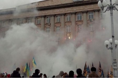"Азовцы" и активисты пикетировали Черкасскую ОГА: фото