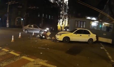 ДТП в Одессе: дорогу не поделили Daewoo Lanos и мопед. ВИДЕО