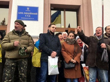 Винничанин, порвавший потрет президента Порошенко, вышел на свободу