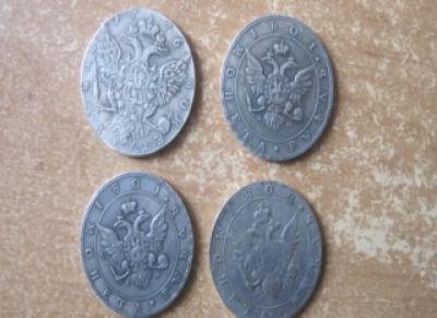 Пограничники изъяли у россиянина 4 старинные монеты