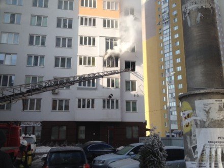 В киевской многоэтажке произошел пожар: 15 человек были эвакуированы