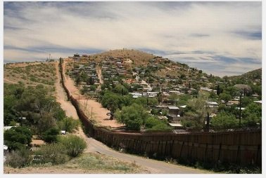 Министр внутренней безопасности США сообщил дату окончания строительства стены на границе с Мексикой