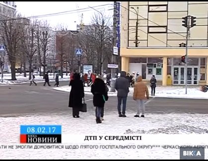 В Черкассах маршрутка сбила школьницу: видео