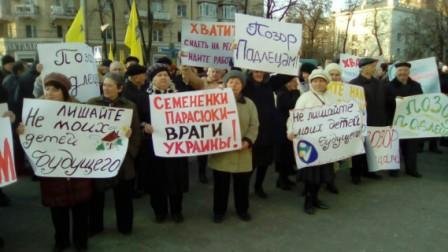 Сегодня в Мариуполе сошлись сторонники и противники торговой блокады Донбасса