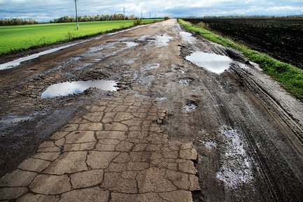 95% дорог в Украине непригодны для использования - Омелян