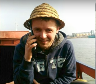 Единственный спасенный в кораблекрушении в Черном море моряк возвращается в Херсон