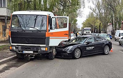 В Одессе во время тест-драйва разбили дорогой автомобиль