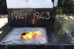 В Харькове совершен акт вандализма над братской могилой погибших героев 