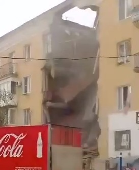 В результате взрыва в Волгограде разрушен целый подъезд в жилом доме