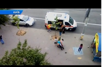 В Киеве под колесами автомобиля оказался ребенок