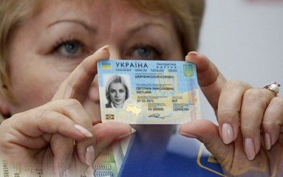 Согласно опросу, почти половина украинцев не собираются оформлять биометрические паспорта