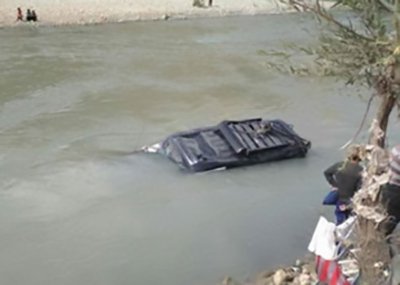 Страшное ДТП в Таджикистане: микроавтобус упал в реку - погибли 10 человек
