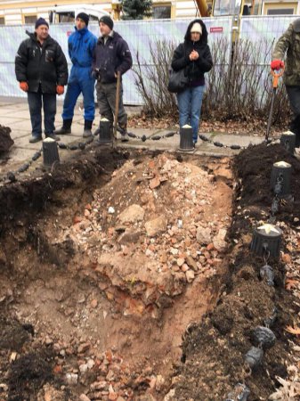В Харькове из старой могилы в центре города куда-то делся коммунист