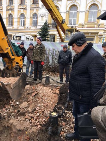 В Харькове из старой могилы в центре города куда-то делся коммунист