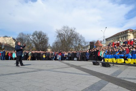Во Львове больше тысячи человек пели песни на слова Великого Кобзаря